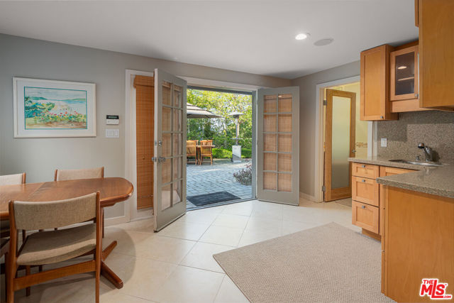 13477 Contour Drive, Sherman Oaks CA: https://media.crmls.org/mediaz/c4a9fd32-ee09-4bbc-889d-07b52b4ba0a6.jpg