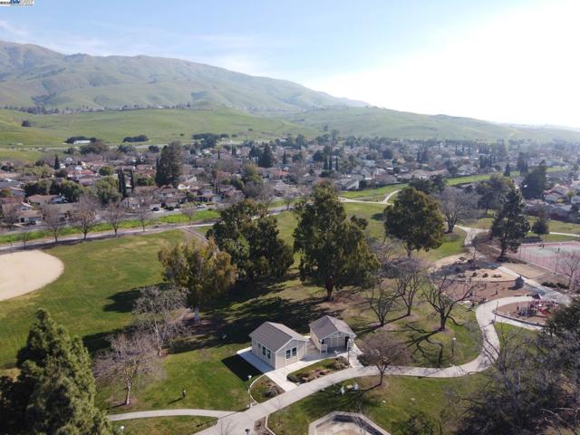 46762 Winema Cmn, Fremont CA: https://media.crmls.org/mediaz/c4aa4ccb-67cf-427c-8e22-c1cacc0834f3.jpg