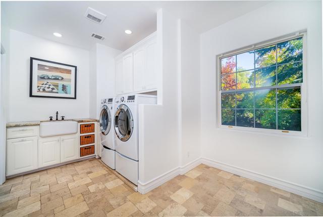 5 Rolling View Lane, Fallbrook CA: https://media.crmls.org/mediaz/c4aa5535-d6a9-404f-a59b-bff0baac259b.jpg