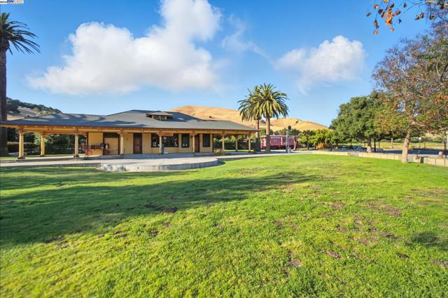 35864 Killorglin Cmn, Fremont CA: https://media.crmls.org/mediaz/c4aa6243-c013-4d4a-ba66-0007a9e75a40.jpg