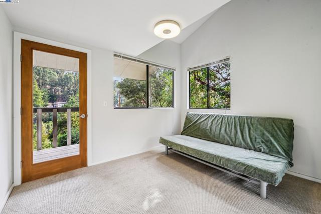 7171 HOMEWOOD DRIVE, Oakland CA: https://media.crmls.org/mediaz/c4aa6e0d-2507-4271-be90-1a266609ede9.jpg