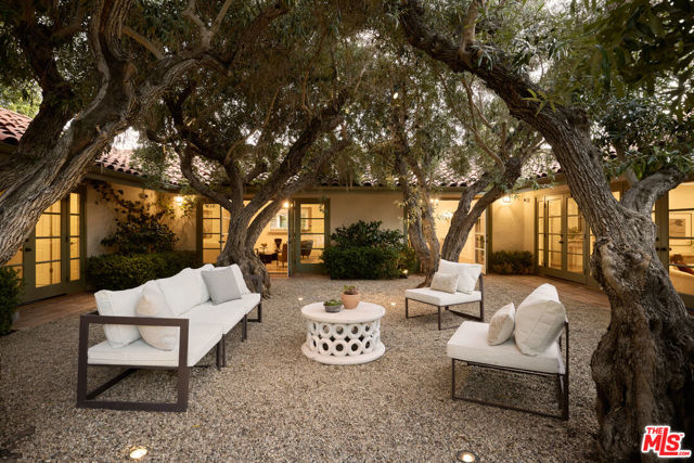 1296 Capri Drive, Pacific Palisades CA: https://media.crmls.org/mediaz/c4aa7680-c482-4f64-8ccd-47cb35b6a19c.jpg