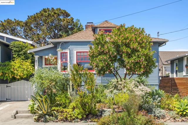 6521 Herzog St, Oakland CA: https://media.crmls.org/mediaz/c4ab1cce-95fb-490a-b50f-4cf2216a9a61.jpg
