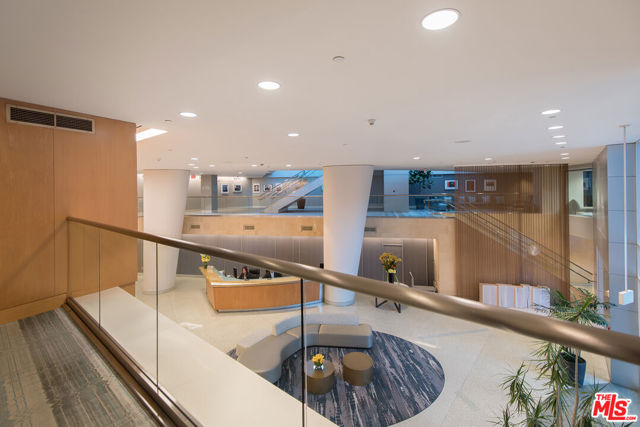 13600 Marina Pointe Drive, Marina del Rey CA: https://media.crmls.org/mediaz/c4ab3d62-2b8e-4a87-818e-30a31a204114.jpg