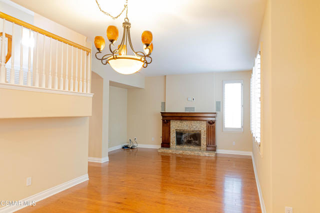 3063 Espana Lane, Thousand Oaks CA: https://media.crmls.org/mediaz/c4ab7f84-bbf4-4b33-a550-7b8a38da02fa.jpg