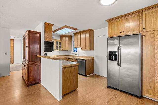9447 Medina Dr, Santee CA: https://media.crmls.org/mediaz/c4abbafa-dce4-4dd8-8e46-5fc6280e1c04.jpg