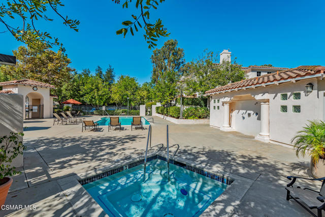 1025 Sunset Oak Circle, Newbury Park CA: https://media.crmls.org/mediaz/c4abbc13-27cf-49a4-9727-1462868e86e0.jpg