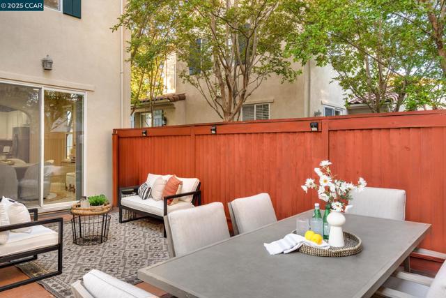 9752 Belladonna Dr, San Ramon CA: https://media.crmls.org/mediaz/c4abd885-aa59-416d-815a-3cd89e57d392.jpg
