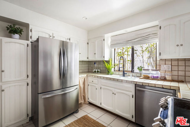 1916 Overland Avenue, Los Angeles CA: https://media.crmls.org/mediaz/c4ac0c41-3f0e-4922-a12f-843c63d65ebc.jpg