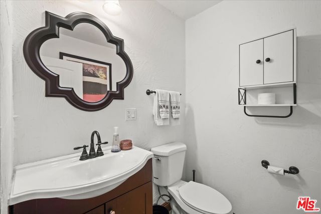 6119 Del Valle Drive, Los Angeles CA: https://media.crmls.org/mediaz/c4ad1c79-728b-4b93-b18d-529edb8e070c.jpg