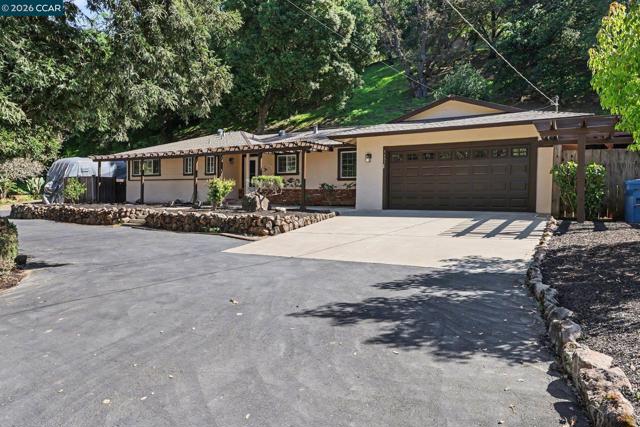 1451 Franklin Canyon Rd, Martinez CA: https://media.crmls.org/mediaz/c4ad2853-eb5e-43e1-945a-5f77371aaa9f.jpg