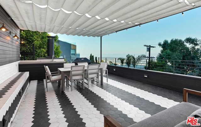 2164 Sunset Plaza Drive, Los Angeles CA: https://media.crmls.org/mediaz/c4ae45d4-54e7-4697-a8f7-97df96f95a4f.jpg