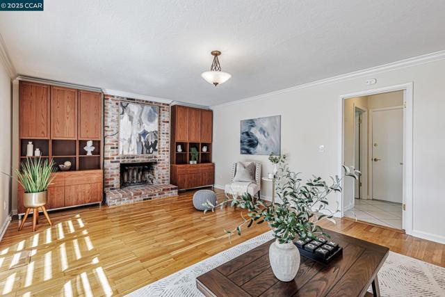 321 Chardonnay Cir, Clayton CA: https://media.crmls.org/mediaz/c4aeea6c-4ea1-4aac-b8ca-2a2d025b4f90.jpg
