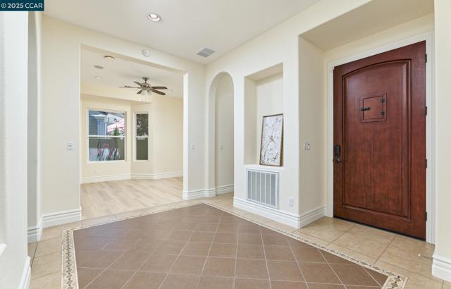 1681 Gamay Ln, Brentwood CA: https://media.crmls.org/mediaz/c4aef27b-0b90-4aca-977c-6be41747b61e.jpg