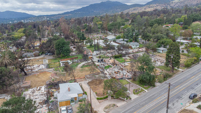 2741 Lake Avenue, Altadena CA: https://media.crmls.org/mediaz/c4af01f7-684a-4a55-afaf-deee010b8054.jpg