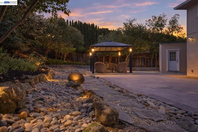 11593 Ladera Ct, Dublin CA: https://media.crmls.org/mediaz/c4af5443-169f-43e8-b7df-5493ffc04357.jpg