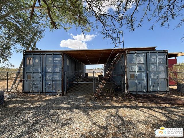 62922 La Brisa Drive, Joshua Tree CA: https://media.crmls.org/mediaz/c4afff1b-7512-47e7-8dd2-861aef2c01a8.jpg