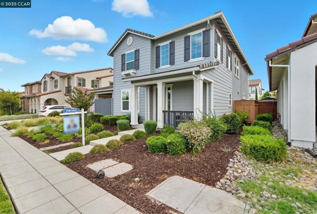 320 E Angelina Ave, Mountain House CA: https://media.crmls.org/mediaz/c4b00027-0248-4b11-b3ad-8c3044776dc5.jpg