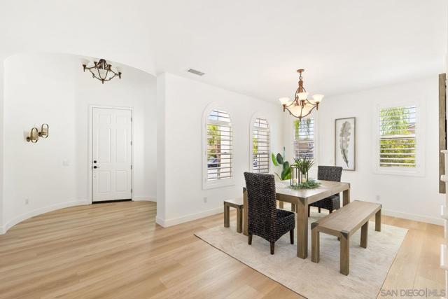 2337 Douglaston Glen, Escondido CA: https://media.crmls.org/mediaz/c4b0067d-df71-492e-8533-e93d1de830c3.jpg