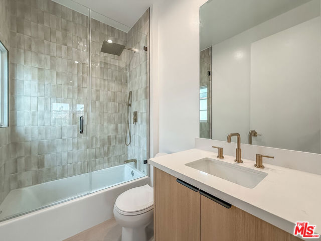 150 N Arnaz Drive, Beverly Hills CA: https://media.crmls.org/mediaz/c4b0754e-f6b0-45ca-bb39-e65364a8ad4e.jpg