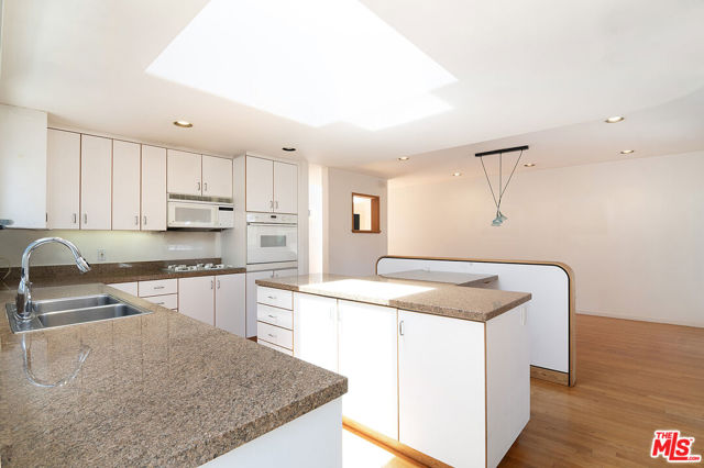 3580 Mountain View Avenue, Los Angeles CA: https://media.crmls.org/mediaz/c4b0ea50-0bfb-44c3-a73b-3f590f7d054e.jpg