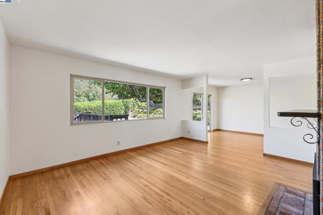 4190 Sharab Ct, Pleasanton CA: https://media.crmls.org/mediaz/c4b0f68d-1e31-4ba4-97d5-5d424d0e598f.jpg