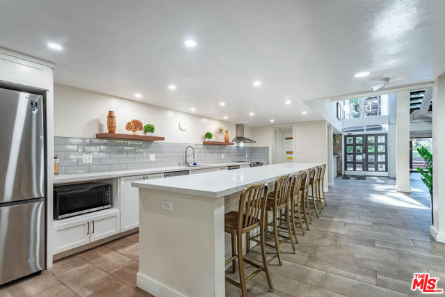 7777 W 91St Street, Playa del Rey CA: https://media.crmls.org/mediaz/c4b117c0-abc1-45ff-87ef-41767d91b39c.jpg