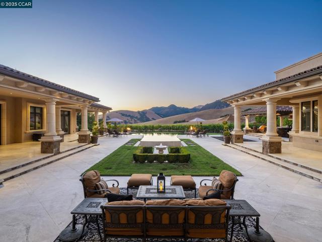 940 Eagle Ridge Dr, Danville CA: https://media.crmls.org/mediaz/c4b11b87-0c03-4882-8411-f841656ca8f8.jpg