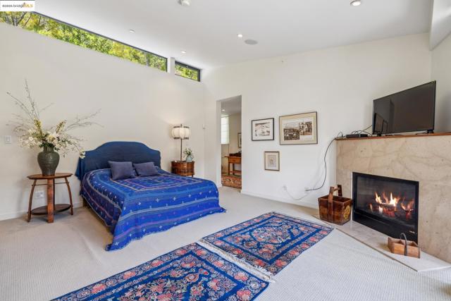 1015 Grand View Dr, Berkeley CA: https://media.crmls.org/mediaz/c4b1457a-d011-4c24-b3af-ee2c238e92be.jpg