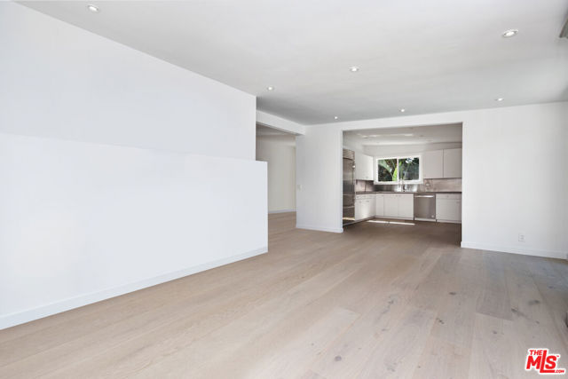 14892 Jadestone Drive, Sherman Oaks CA: https://media.crmls.org/mediaz/c4b18f58-e64e-4801-86eb-f6e7860ec49b.jpg