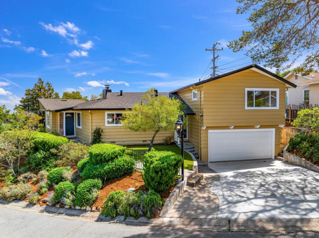 224 Lyndhurst Avenue