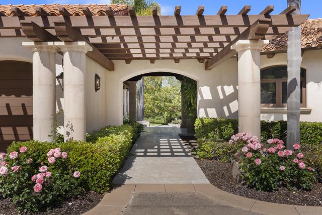 17535 Los Morros, Rancho Santa Fe CA: https://media.crmls.org/mediaz/c4b1e158-7e63-4970-ac32-a19a67f17f06.jpg
