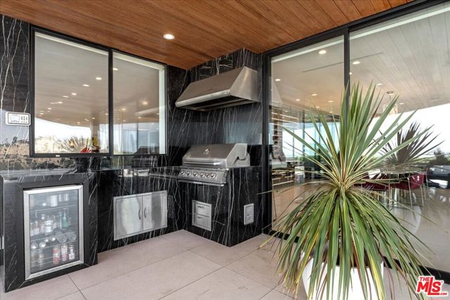 2284 Hercules Drive, Los Angeles CA: https://media.crmls.org/mediaz/c4b2073b-0257-4e9c-9935-343bb574ab30.jpg