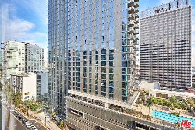 1155 S Grand Avenue, Los Angeles CA: https://media.crmls.org/mediaz/c4b22bfe-63e5-4566-a391-7bafa9225588.jpg