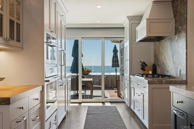 Detail Gallery Image 13 of 33 For 2028 Ocean Front, Del Mar,  CA 92014 - 3 Beds | 3 Baths