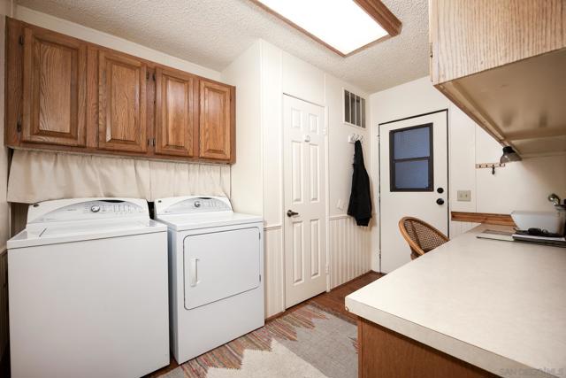 2130 Sunset Dr, Vista CA: https://media.crmls.org/mediaz/c4b2438b-8e38-4c84-b84d-9505e702ca97.jpg