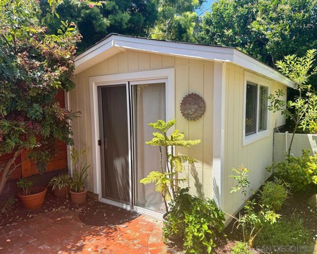 548 Tarento Dr, San Diego CA: https://media.crmls.org/mediaz/c4b2e65a-5fe1-42e7-97c9-6731bd855a76.jpg