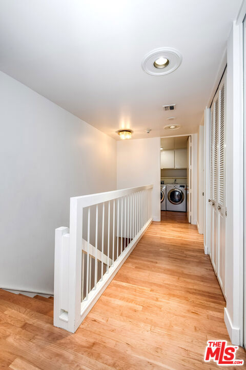 211 S Spalding Drive, Beverly Hills CA: https://media.crmls.org/mediaz/c4b35746-4029-40b7-8db1-60a9910e6642.jpg