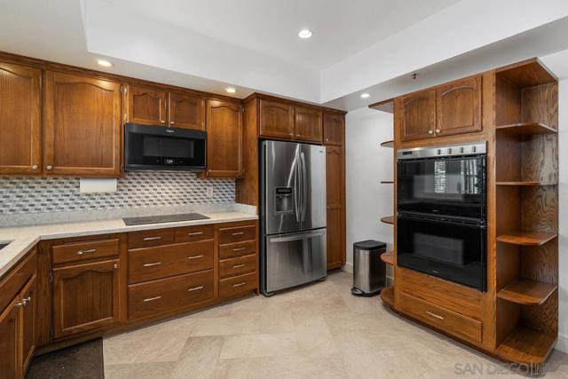 5895 FRIARS RD, San Diego CA: https://media.crmls.org/mediaz/c4b4030d-f45a-4b98-80b1-b221d67c4bc5.jpg