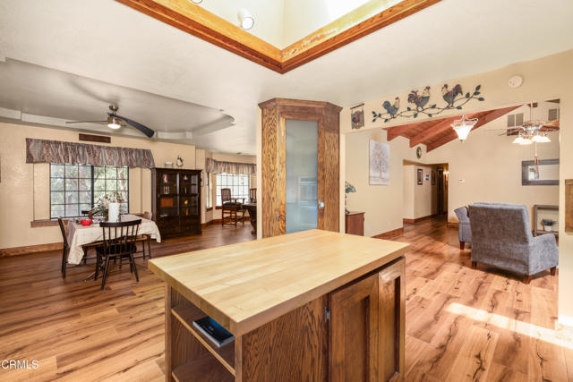 51793 Quail Ridge Road, Oakhurst CA: https://media.crmls.org/mediaz/c4b45b46-3d06-468f-b914-11a14f19f60e.jpg
