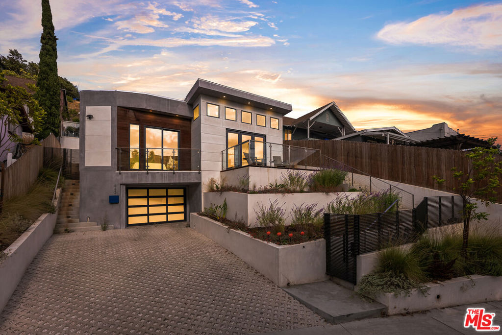 3850 Glenalbyn Drive