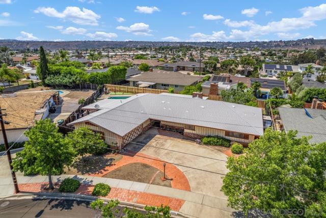 5824 Kent Pl, San Diego CA: https://media.crmls.org/mediaz/c4b50d09-28ea-4eab-9bd3-63980feef520.jpg