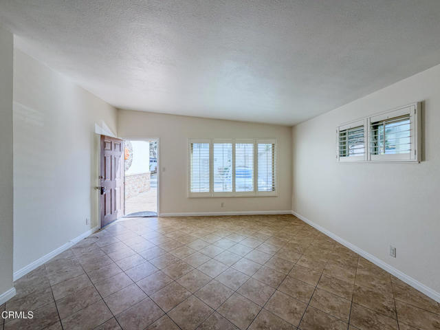 Detail Gallery Image 5 of 35 For 1065 Belfast Ln, Ventura,  CA 93001 - 3 Beds | 1 Baths