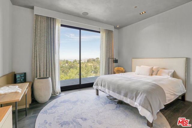 9152 Janice Place, Beverly Hills CA: https://media.crmls.org/mediaz/c4b5a087-cee6-46de-b68b-9c4f751ece94.jpg