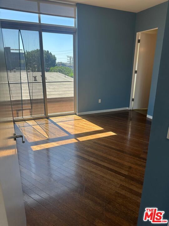 2452 Penmar Avenue, Venice CA: https://media.crmls.org/mediaz/c4b5e038-9d24-4b9c-bb79-083e74f2ae58.jpg
