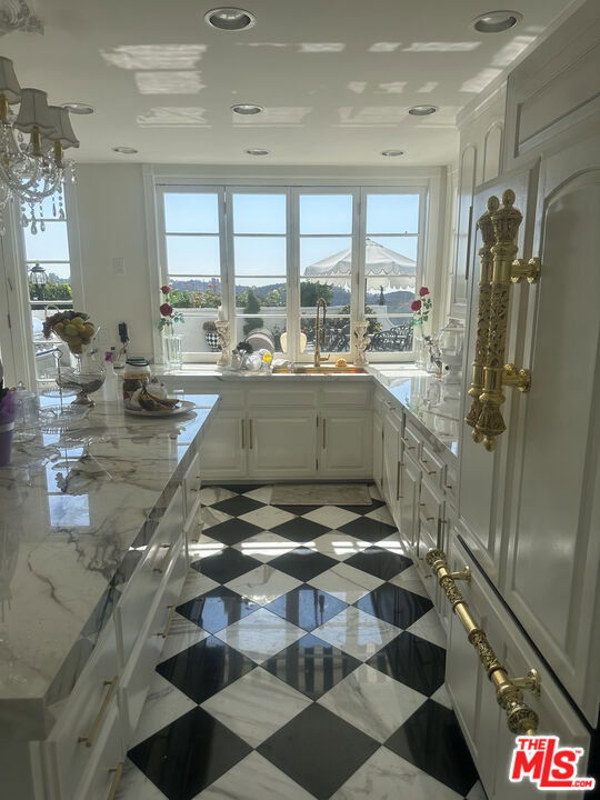 12408 Ridge Road, Los Angeles CA: https://media.crmls.org/mediaz/c4b62d0b-6e0c-4901-aabe-1b87b5aef565.jpg