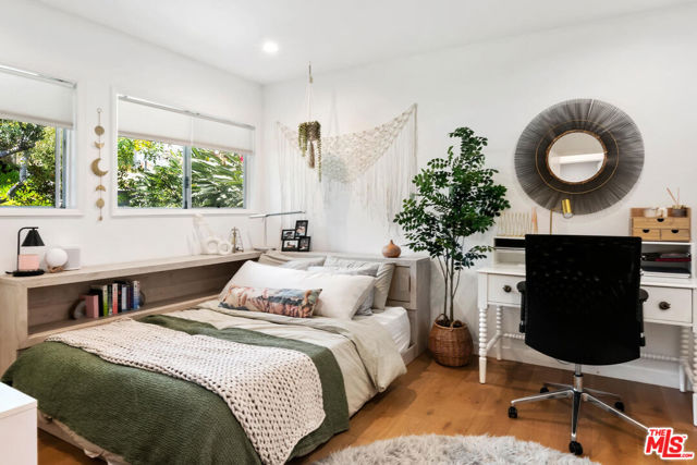 17237 Quesan Place, Encino CA: https://media.crmls.org/mediaz/c4b6be17-44a4-4a99-892f-211517017501.jpg