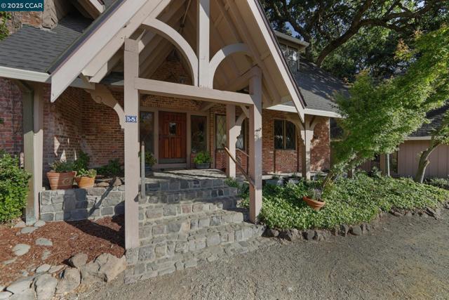 58 Saint Andrews Ln, Alamo CA: https://media.crmls.org/mediaz/c4b783a3-6419-4da6-b2d8-be3d4d843633.jpg