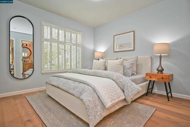 3434 Tice Creek Dr, Walnut Creek CA: https://media.crmls.org/mediaz/c4b7b1bf-47d8-403c-938d-6b5658a617c2.jpg