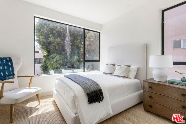 172 S Avenue 58, Los Angeles CA: https://media.crmls.org/mediaz/c4b7dad5-a3fe-45e5-9187-32f9622f9c73.jpg